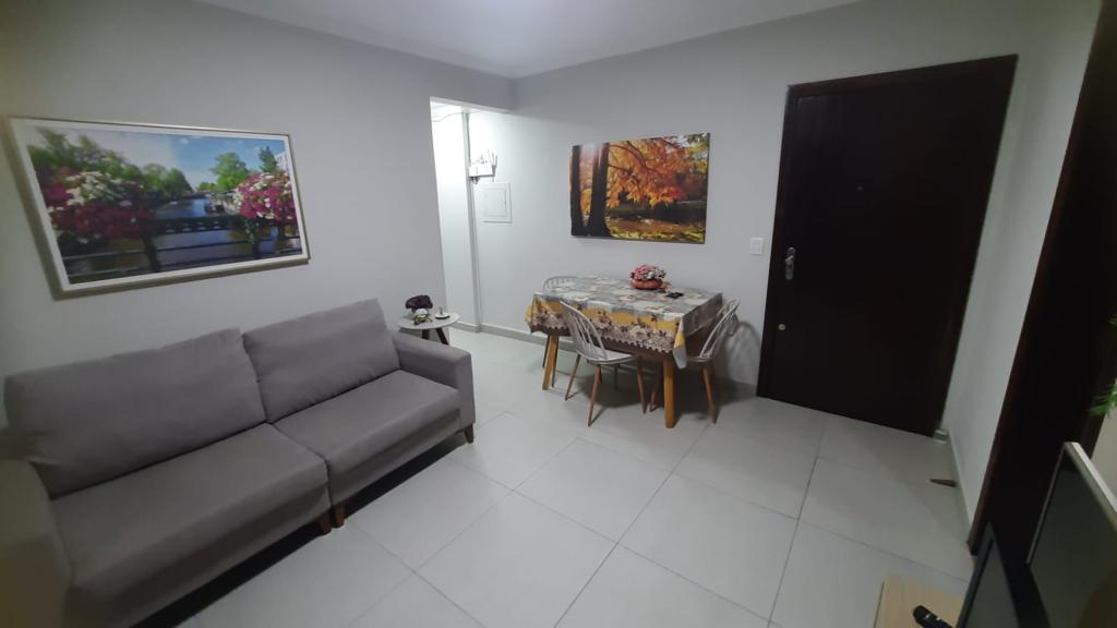 Apartamento à venda com 2 quartos, 70m² - Foto 2