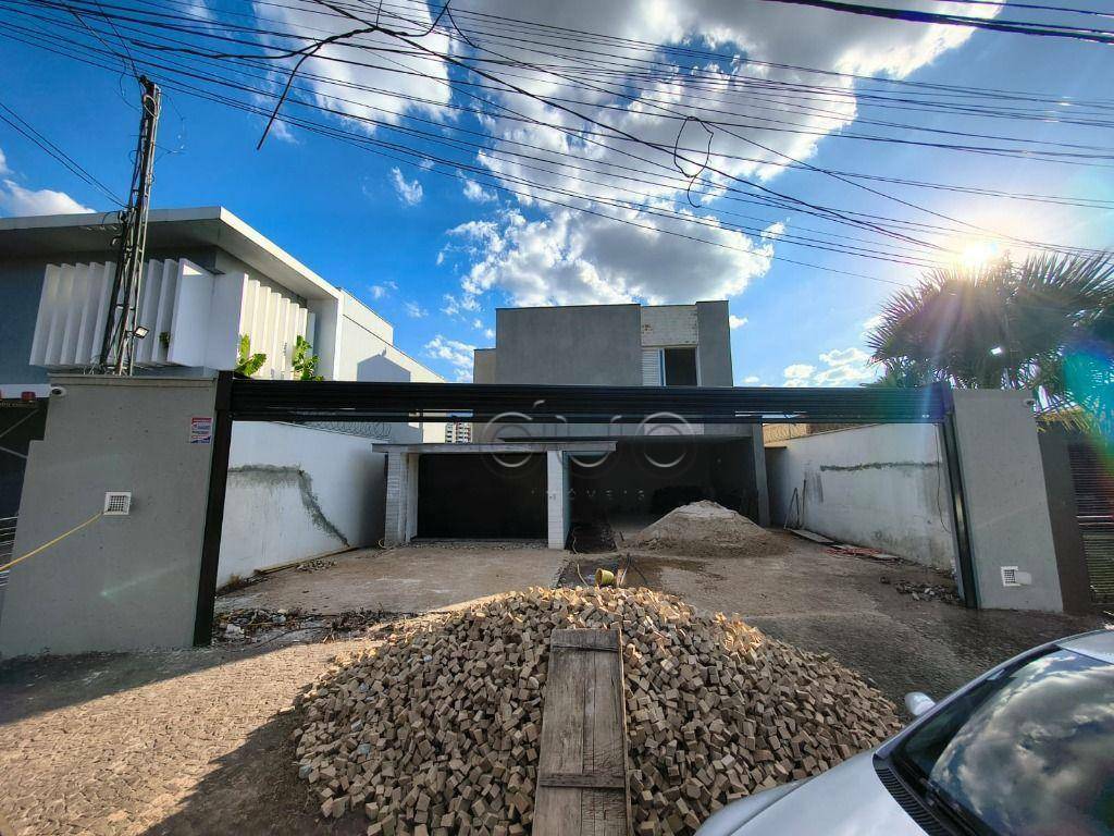 Casa para alugar com 4 quartos, 246m² - Foto 2