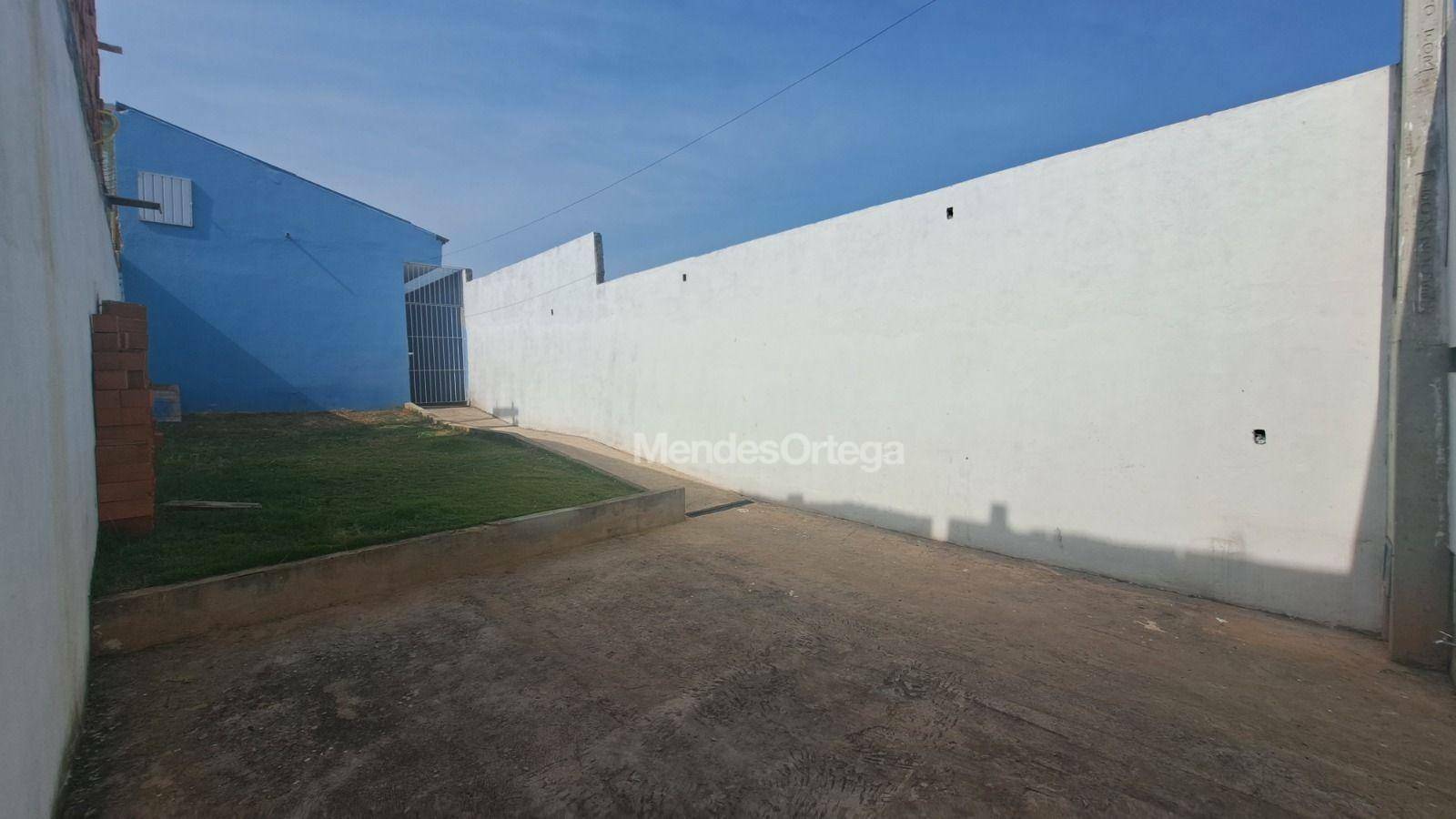 Casa à venda e aluguel com 2 quartos, 60m² - Foto 2