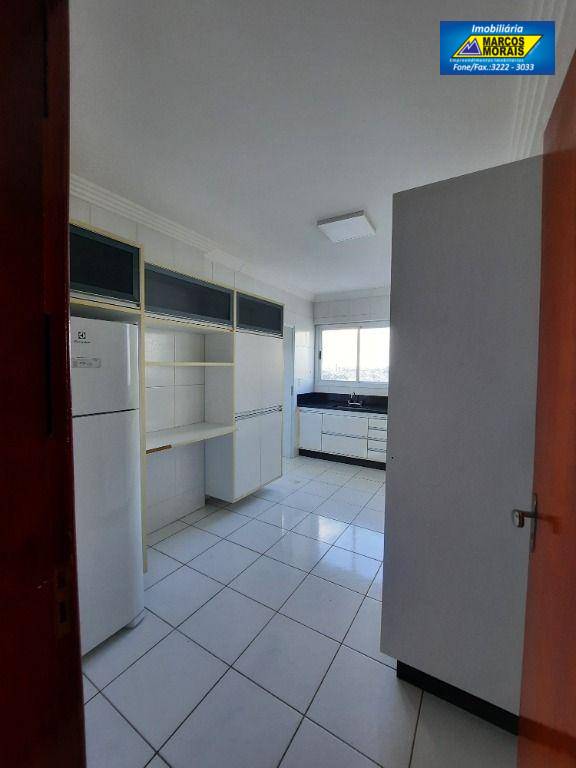 Apartamento à venda e aluguel com 3 quartos, 200m² - Foto 8
