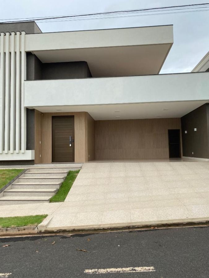 Casa à venda com 3 quartos, 257m² - Foto 1