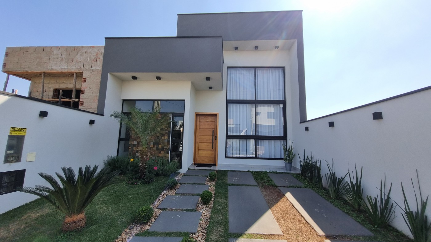 Casa à venda com 3 quartos, 126m² - Foto 1