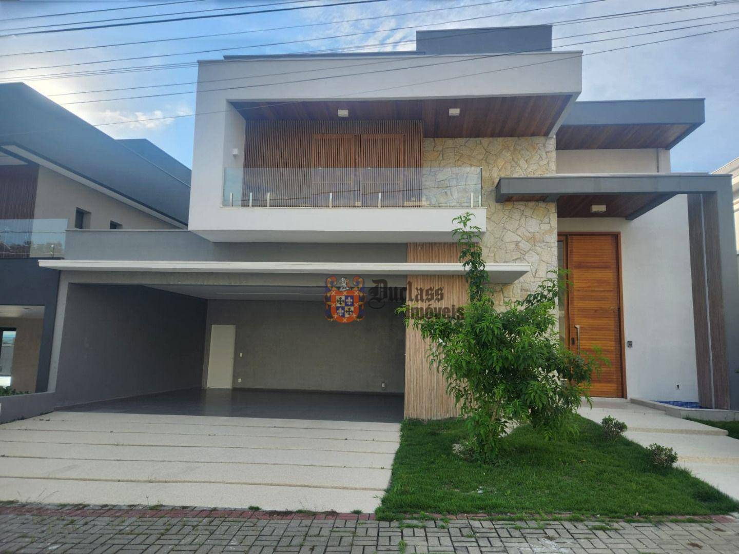 Sobrado à venda com 4 quartos, 450m² - Foto 1