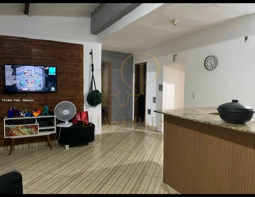 Casa à venda com 3 quartos, 200m² - Foto 1