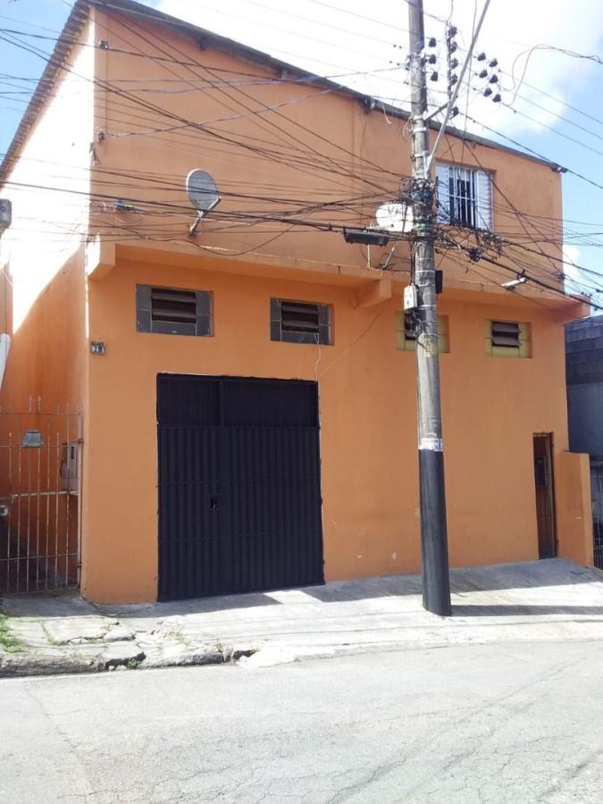 Sobrado à venda com 7 quartos, 200m² - Foto 1