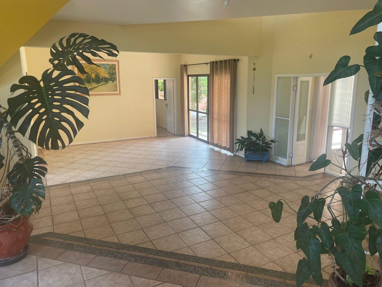 Casa de Condomínio para alugar com 4 quartos, 450m² - Foto 13