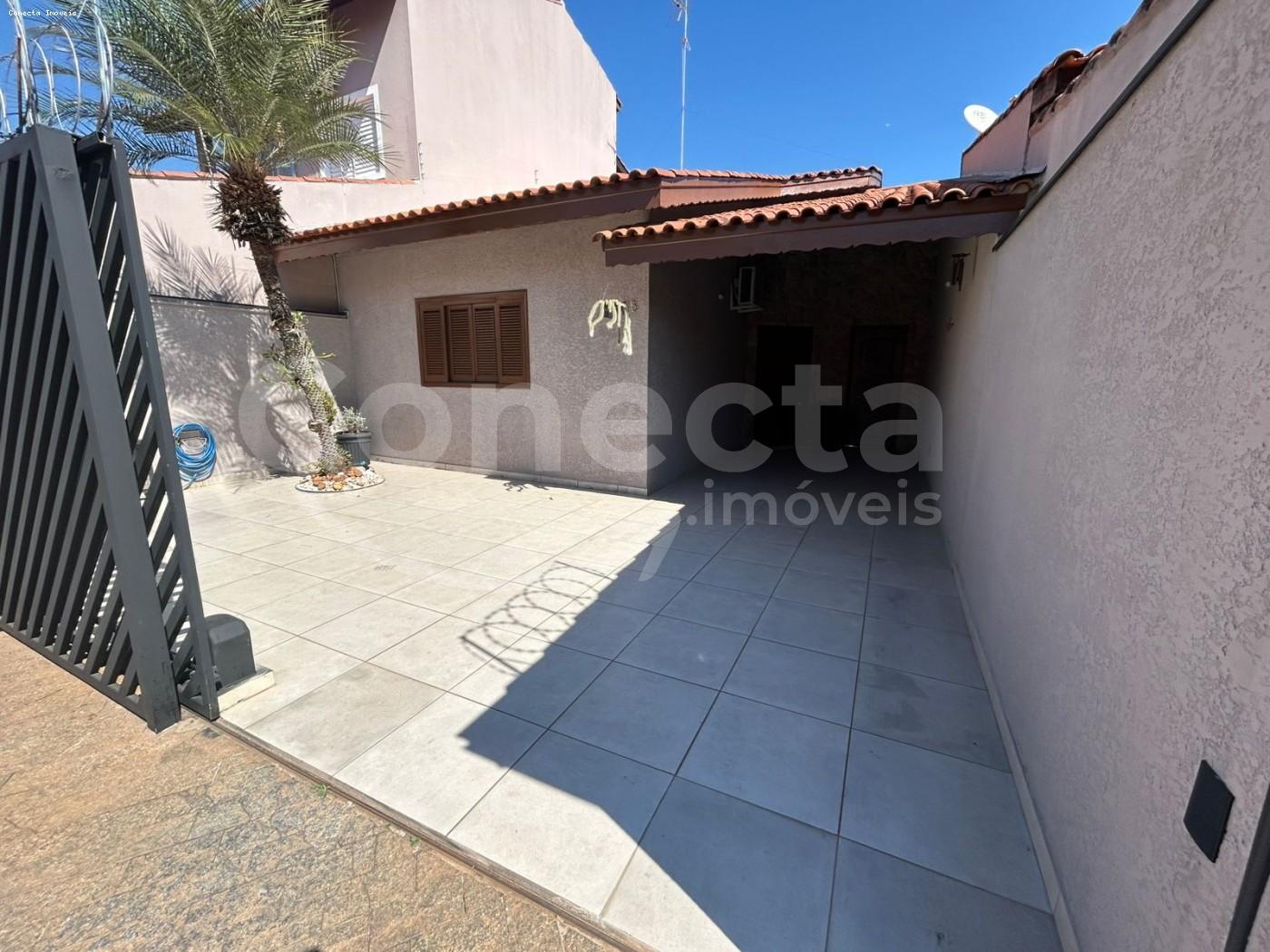 Casa à venda com 2 quartos, 122m² - Foto 1