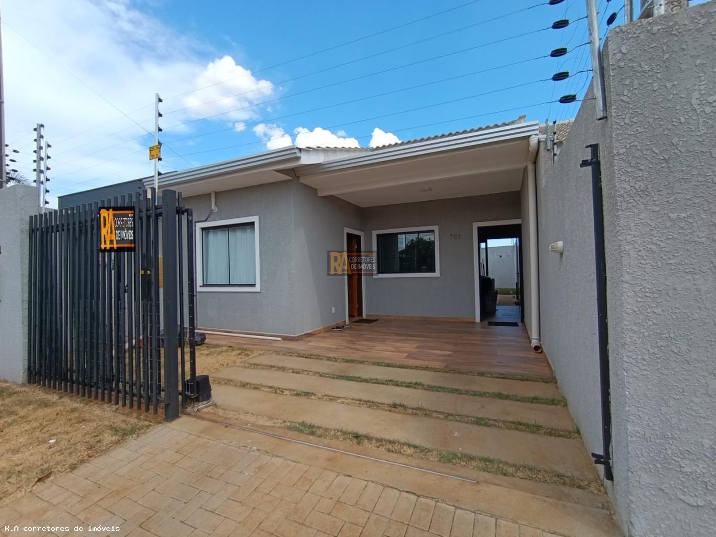 Casa à venda com 3 quartos, 146m² - Foto 1