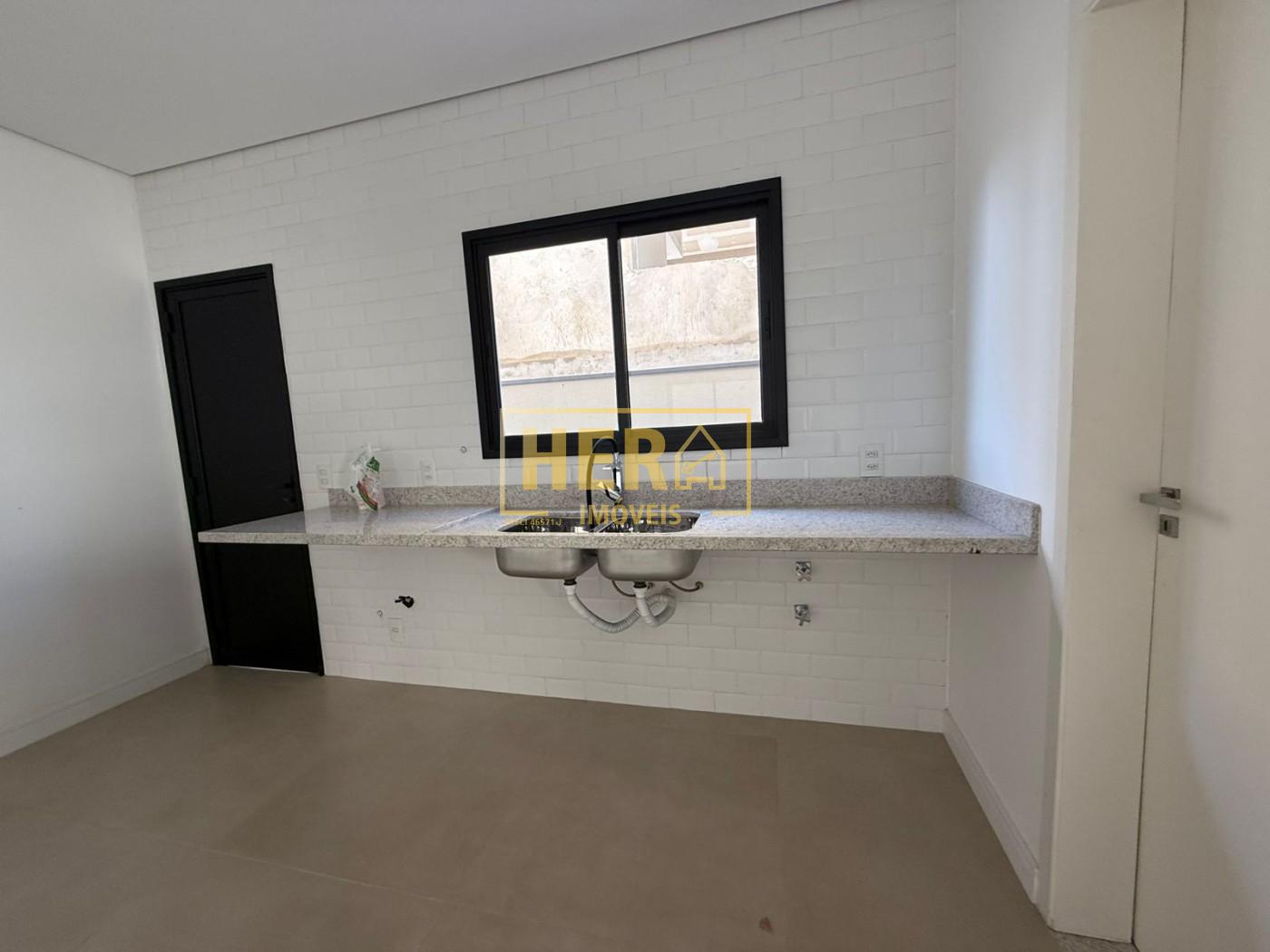 Casa de Condomínio à venda com 4 quartos, 235m² - Foto 3