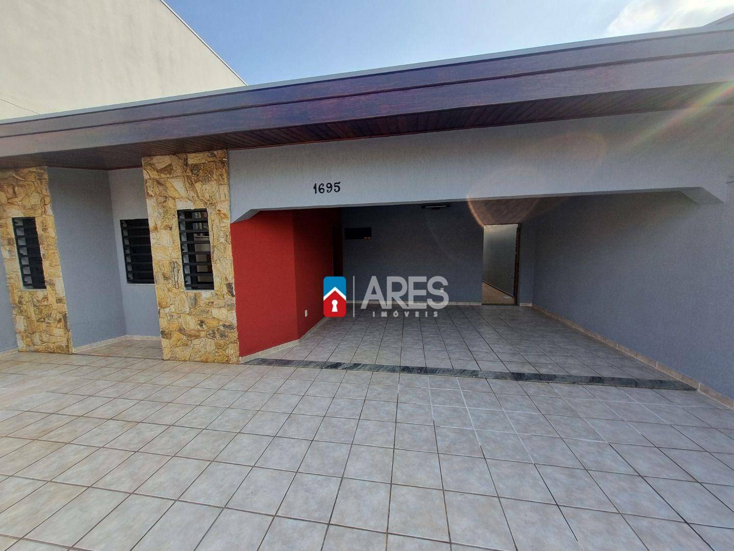 Casa para alugar com 3 quartos, 190m² - Foto 2