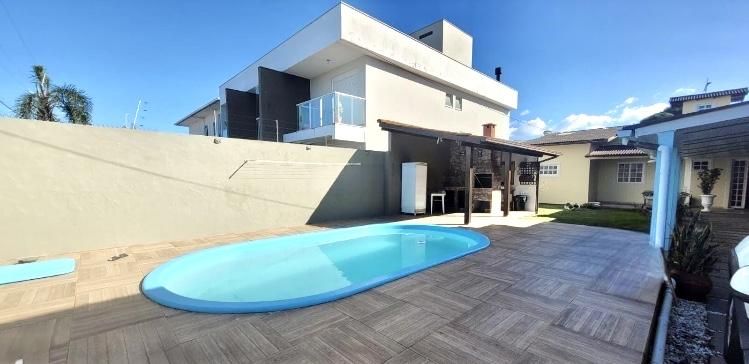 Casa à venda com 5 quartos, 200m² - Foto 2