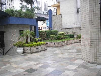 Apartamento para alugar com 3 quartos, 101m² - Foto 11