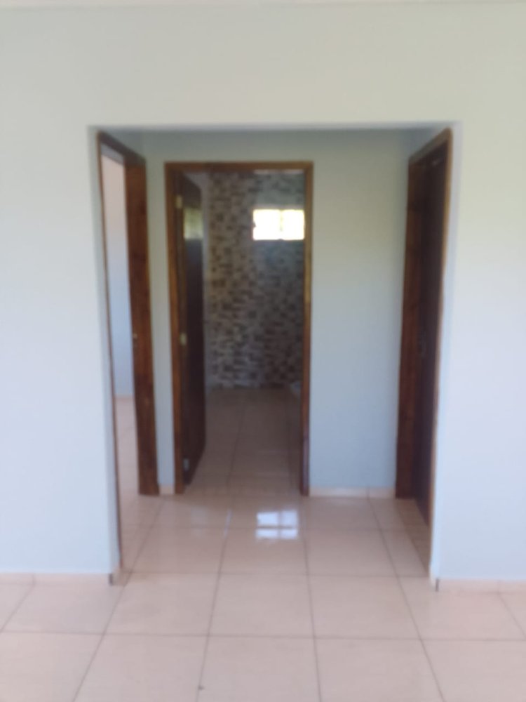 Casa à venda com 2 quartos, 71m² - Foto 2