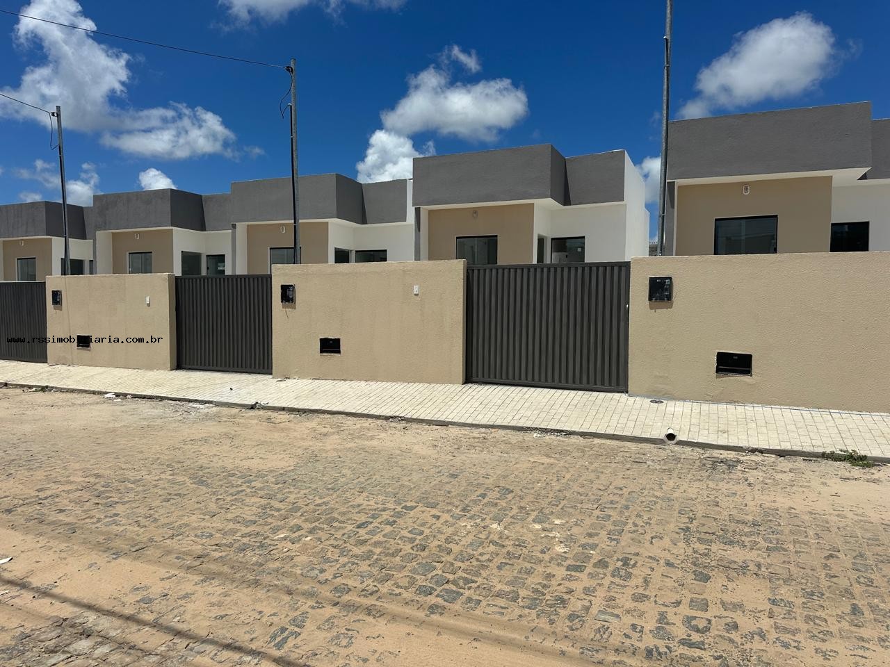 Casa à venda com 2 quartos, 56m² - Foto 1