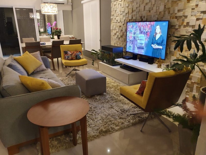 Sobrado à venda com 4 quartos, 236m² - Foto 1