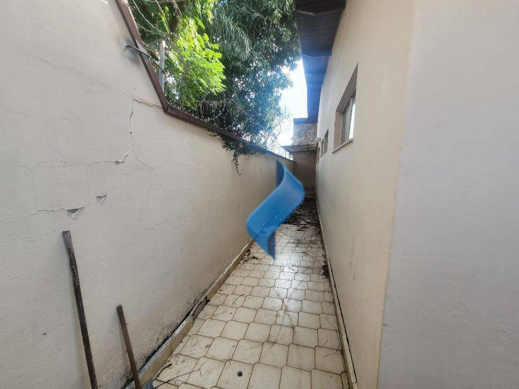 Casa à venda e aluguel com 3 quartos, 245m² - Foto 14
