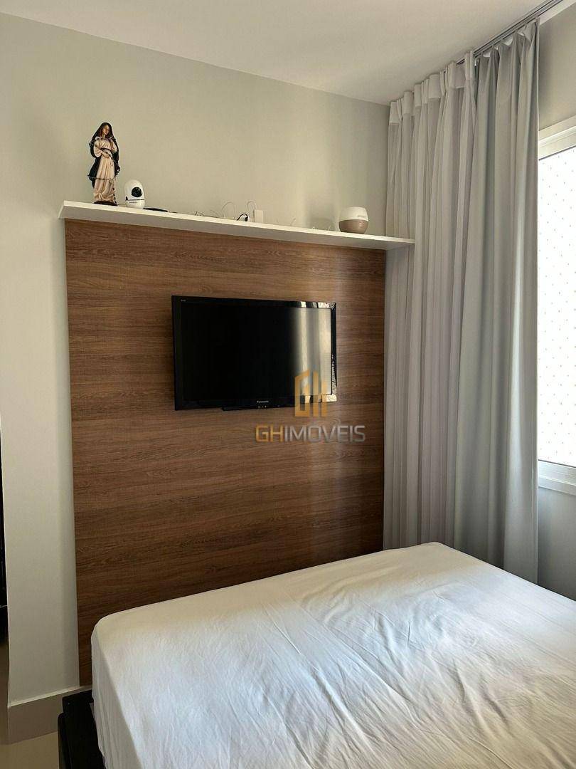 Apartamento à venda com 2 quartos, 75m² - Foto 2