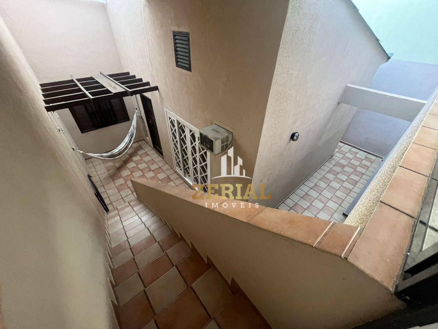 Casa à venda e aluguel com 3 quartos, 216m² - Foto 18