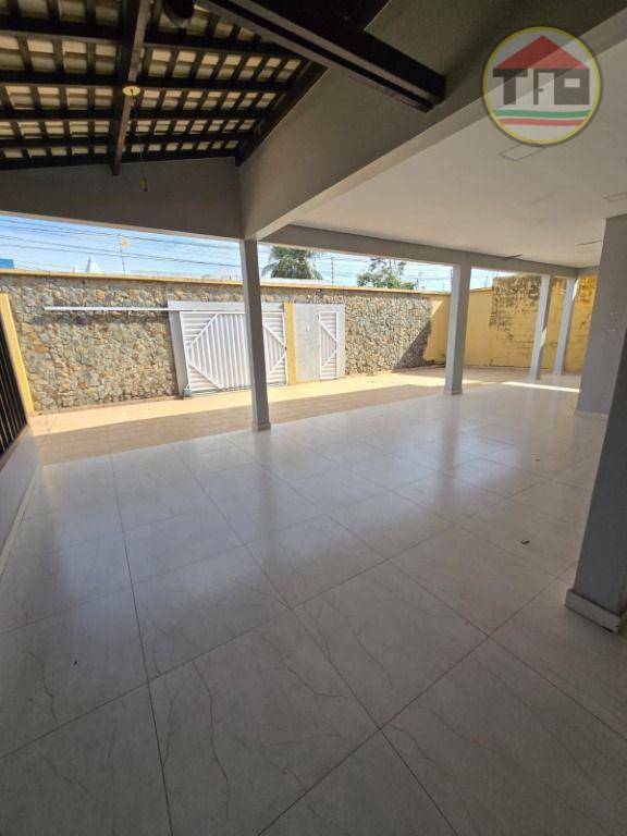 Casa para alugar com 3 quartos, 250m² - Foto 4