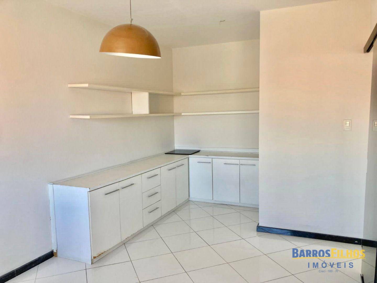 Casa para alugar com 4 quartos, 300m² - Foto 17