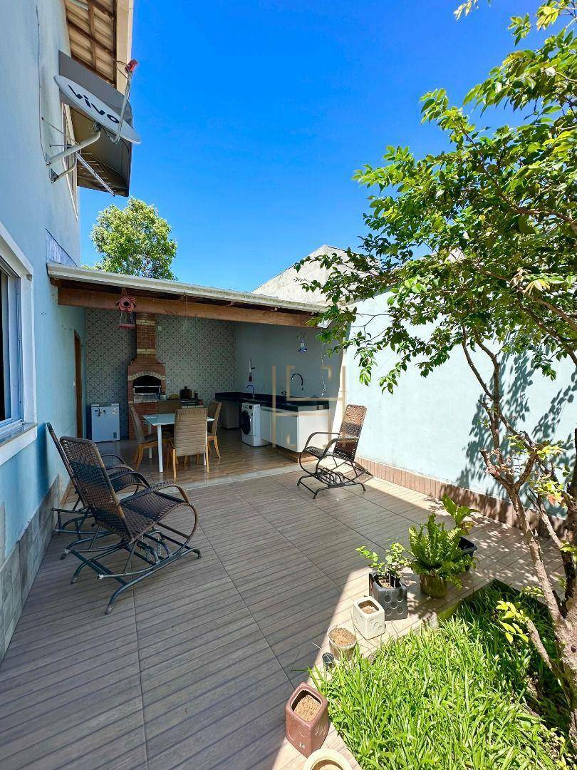 Casa à venda com 3 quartos, 200m² - Foto 4