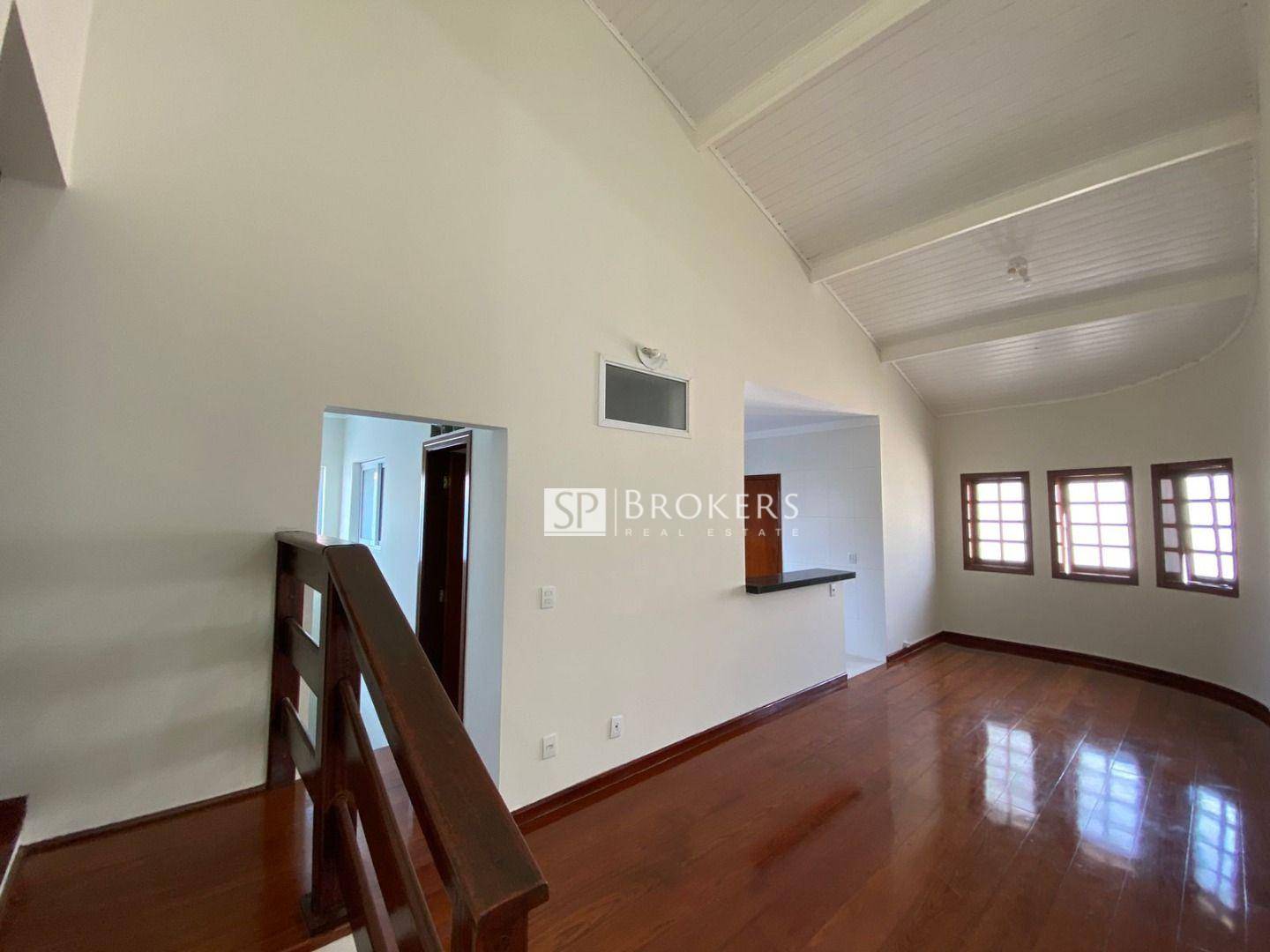 Casa para alugar com 4 quartos, 300m² - Foto 9