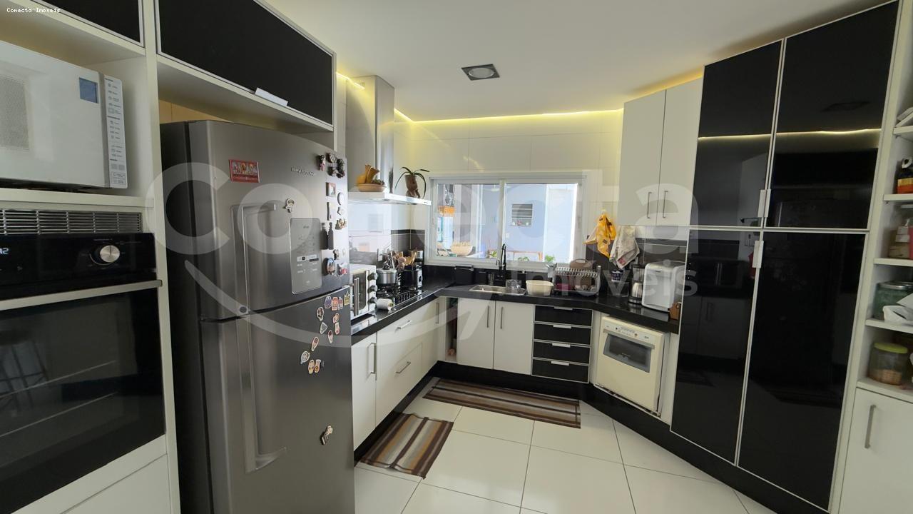 Casa de Condomínio à venda com 3 quartos, 228m² - Foto 25