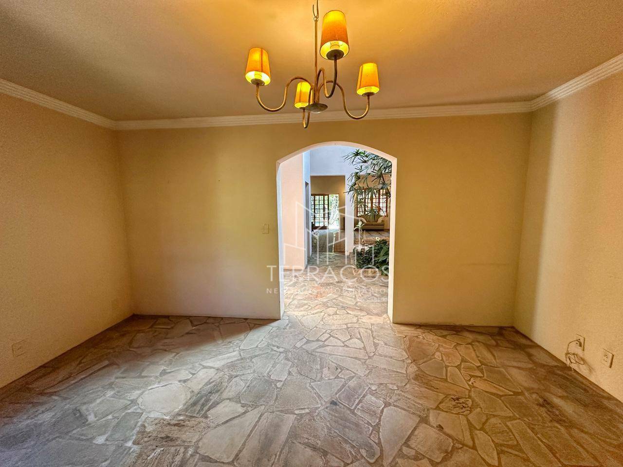 Casa de Condomínio à venda com 3 quartos, 460m² - Foto 2