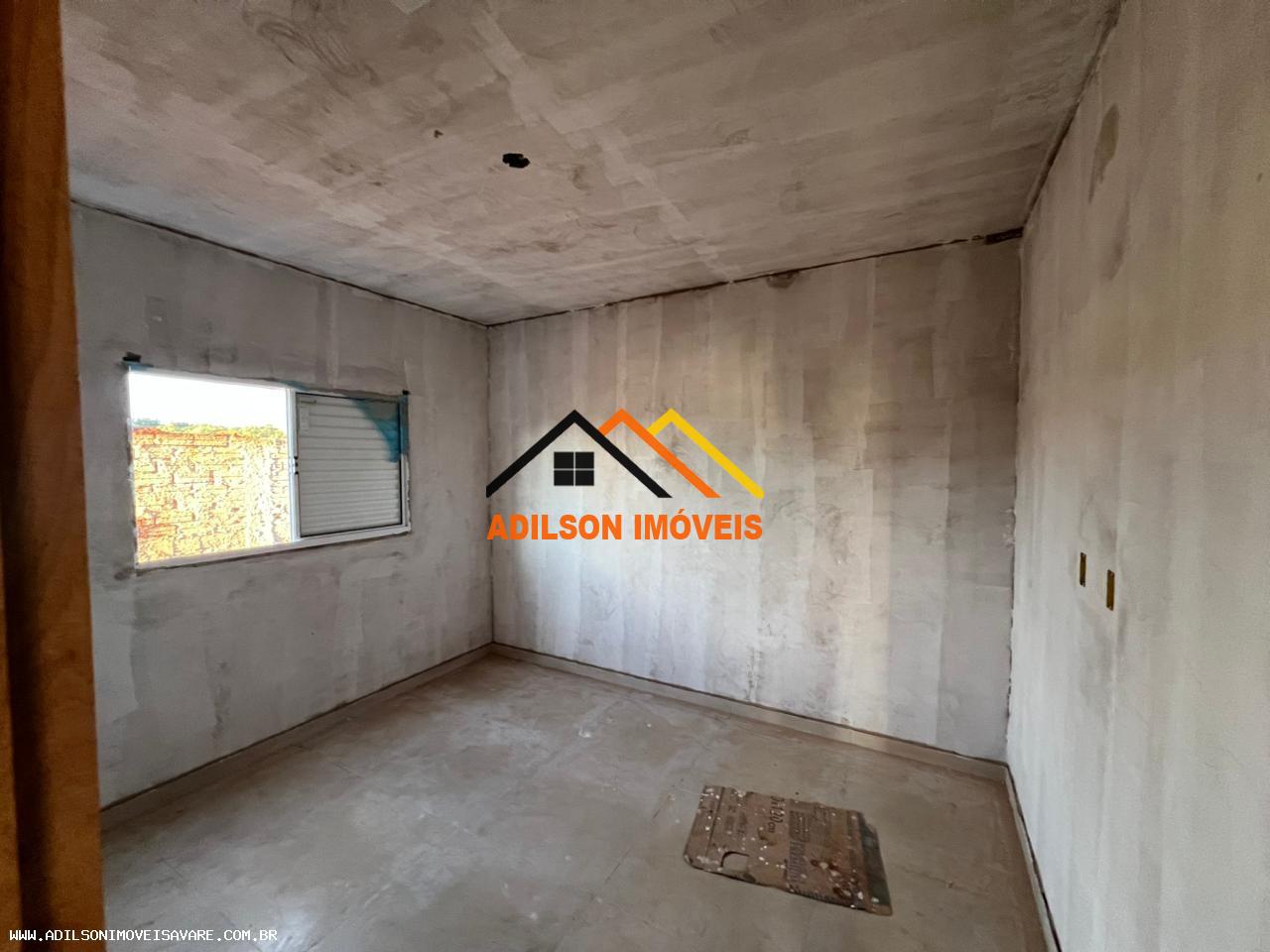 Casa à venda com 2 quartos, 60m² - Foto 4