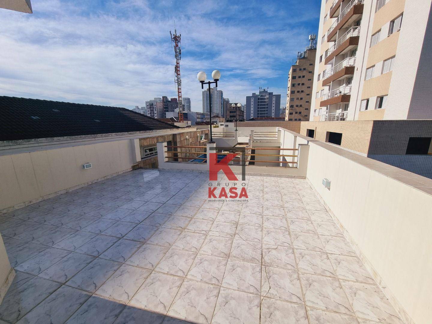 Casa à venda e aluguel com 3 quartos, 339m² - Foto 4
