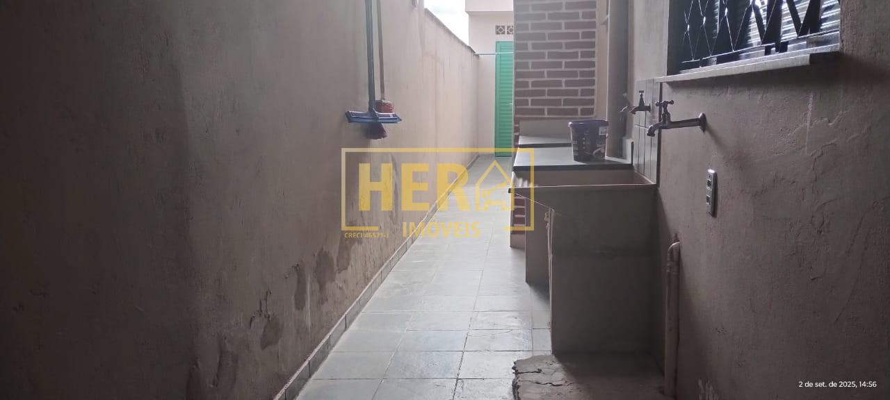Casa à venda com 4 quartos, 100m² - Foto 2