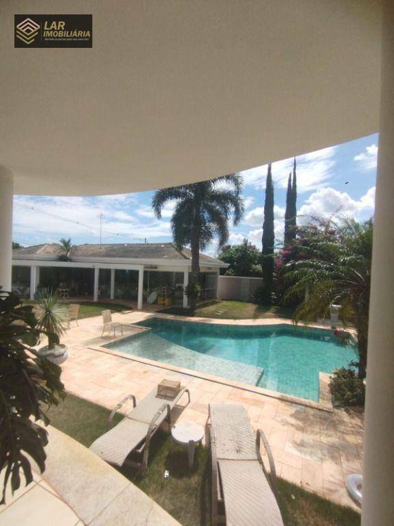 Casa à venda com 3 quartos, 300m² - Foto 1
