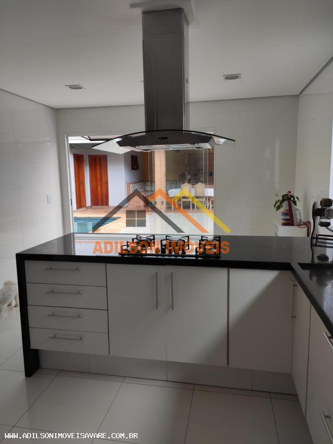 Casa à venda com 3 quartos, 244m² - Foto 5