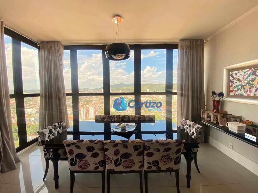 Apartamento à venda com 4 quartos, 211m² - Foto 1