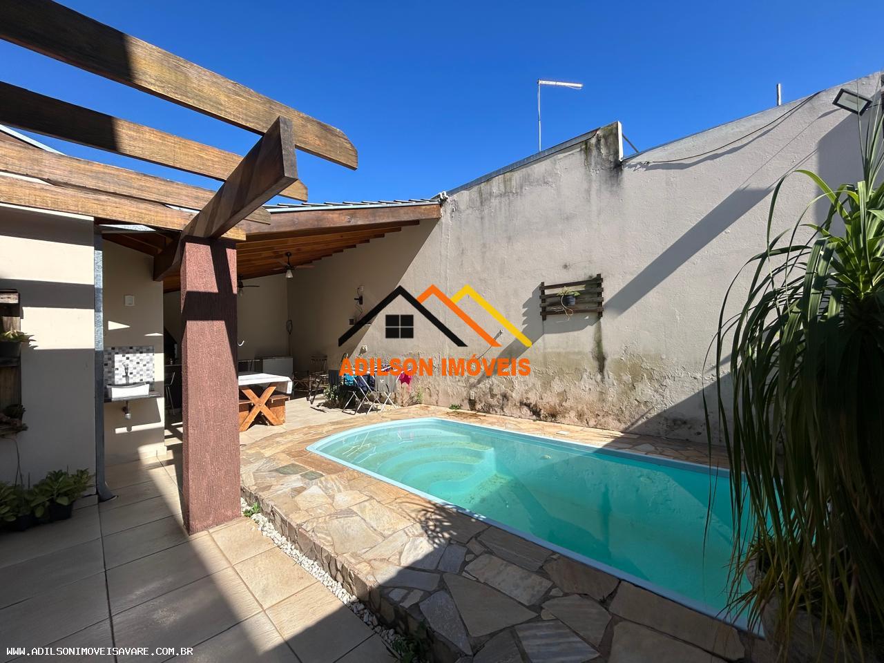 Casa à venda com 3 quartos, 300m² - Foto 1