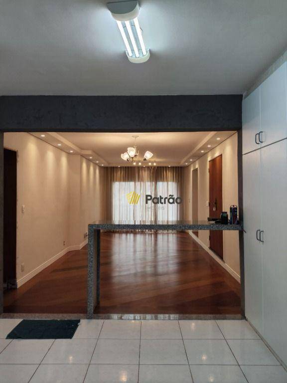 Apartamento para alugar com 3 quartos, 140m² - Foto 1