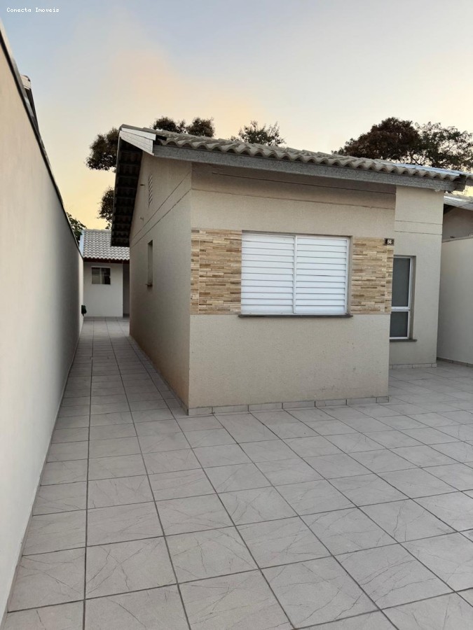 Casa à venda com 2 quartos, 70m² - Foto 3