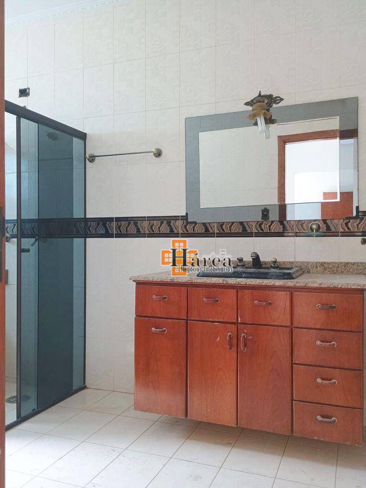 Casa para alugar com 3 quartos, 325m² - Foto 31