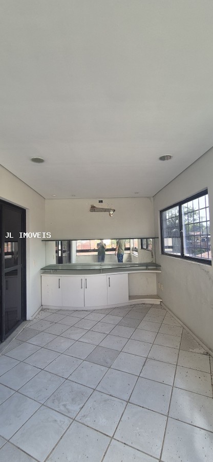Casa à venda com 4 quartos, 420m² - Foto 2