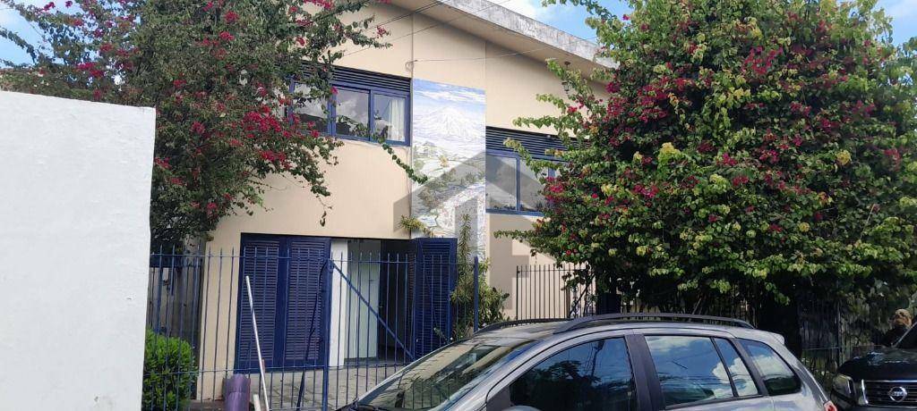 Casa para alugar com 4 quartos, 400m² - Foto 1