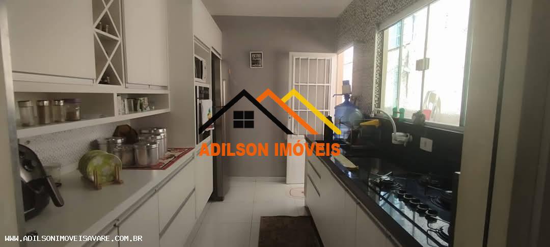 Casa à venda com 3 quartos, 250m² - Foto 4