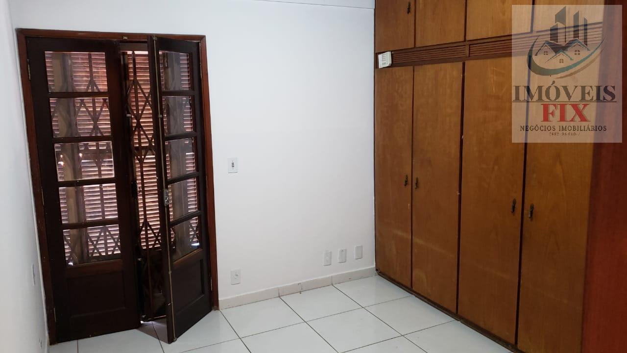 Casa à venda com 5 quartos, 322m² - Foto 18
