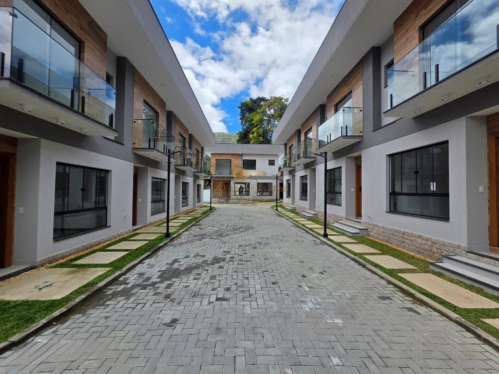 Casa de Condomínio à venda com 3 quartos, 121m² - Foto 1