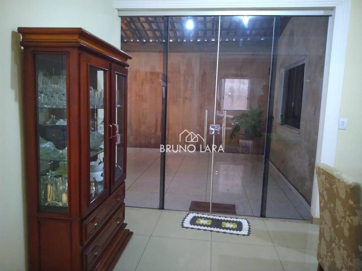 Casa à venda com 3 quartos, 220m² - Foto 4