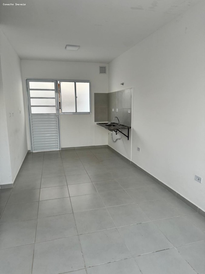 Casa à venda com 2 quartos, 70m² - Foto 5
