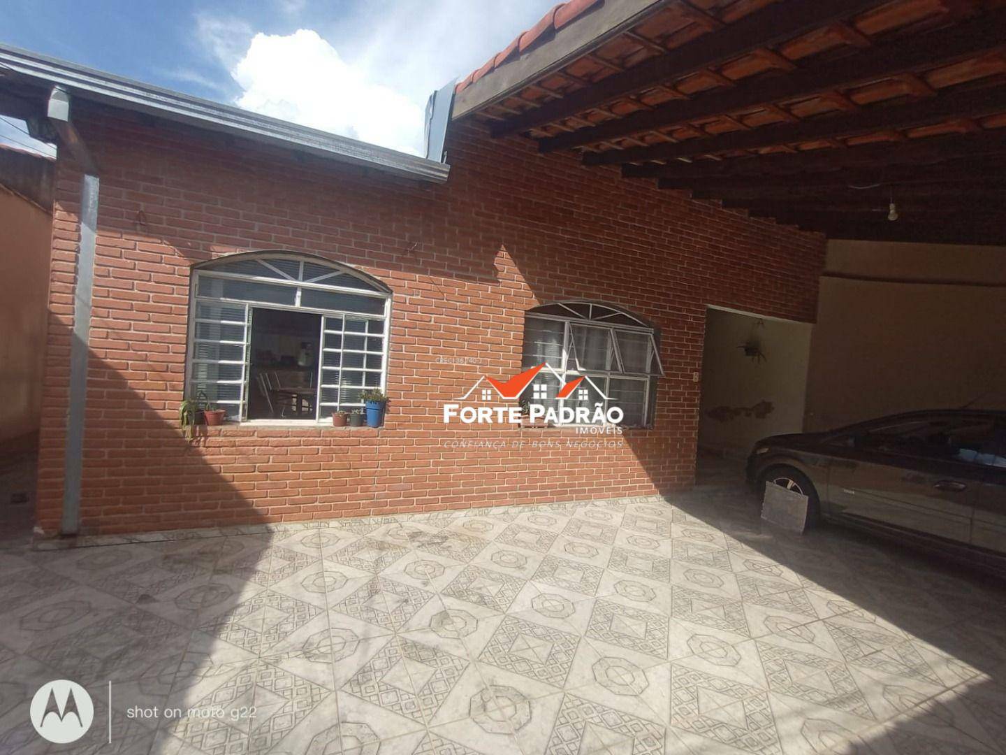 Casa à venda com 3 quartos, 100m² - Foto 1