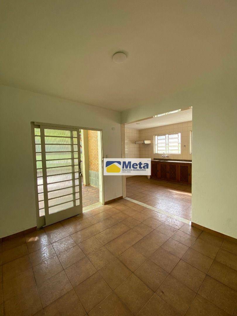Casa à venda e aluguel com 3 quartos, 253m² - Foto 5