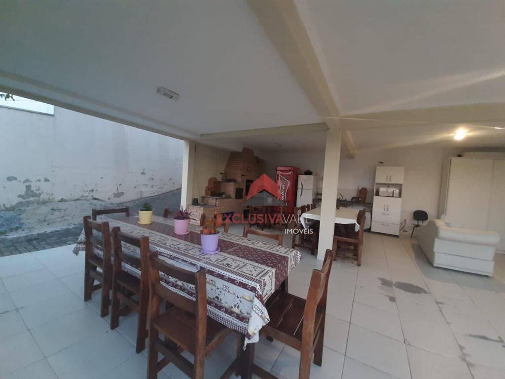 Casa de Condomínio à venda e aluguel com 3 quartos, 270m² - Foto 17