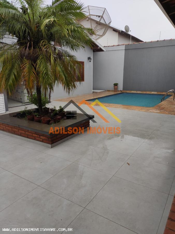 Casa à venda com 3 quartos, 244m² - Foto 14