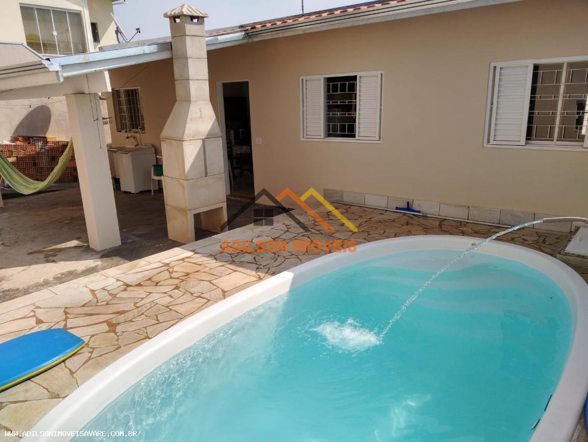 Casa à venda com 4 quartos, 155m² - Foto 1